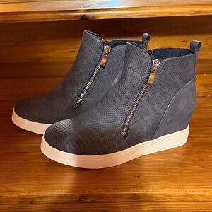 Journee Collection Blue/Gray Ankle Booties